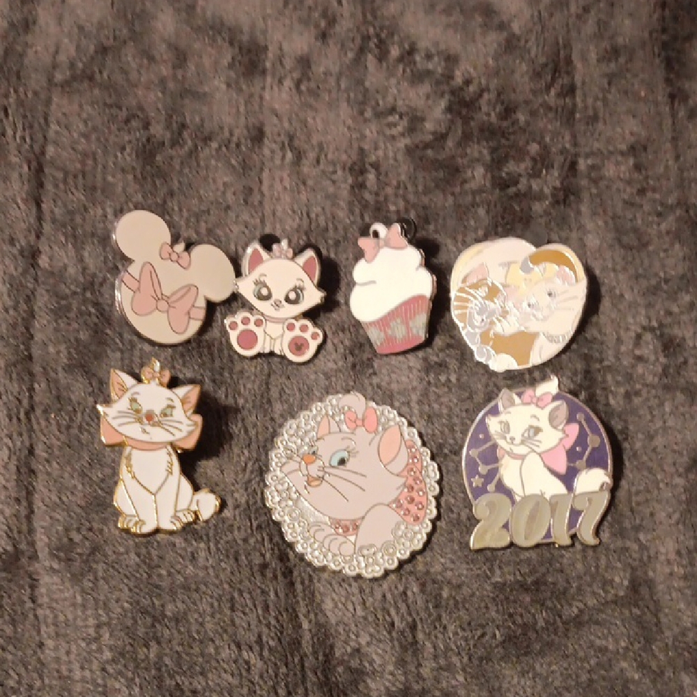 Cute Marie Disney Pins Collection